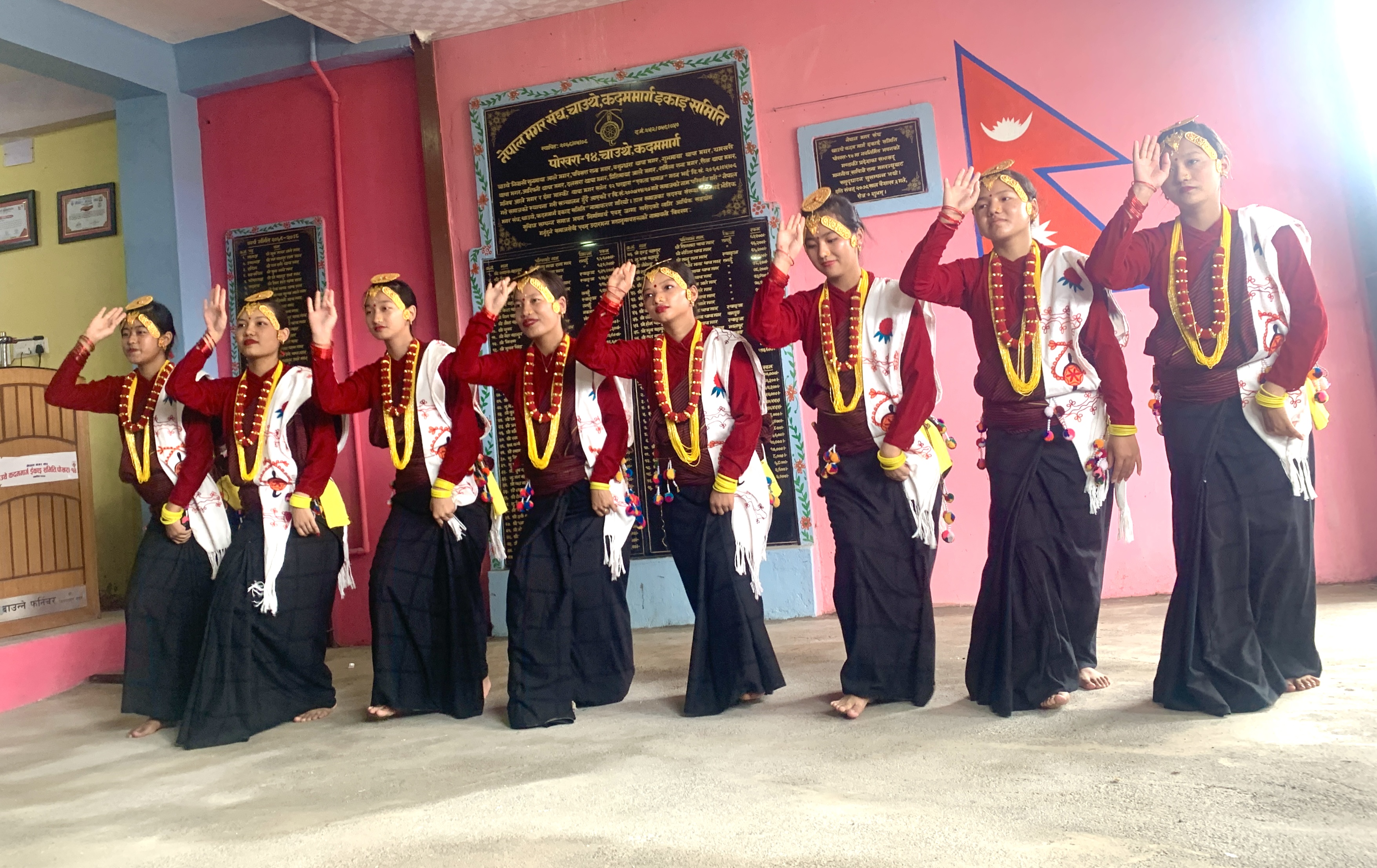 नयाँ पुस्तालाई कौरा नृत्यमा आकर्षित गराउन तनहुँमा प्रतियोगिता